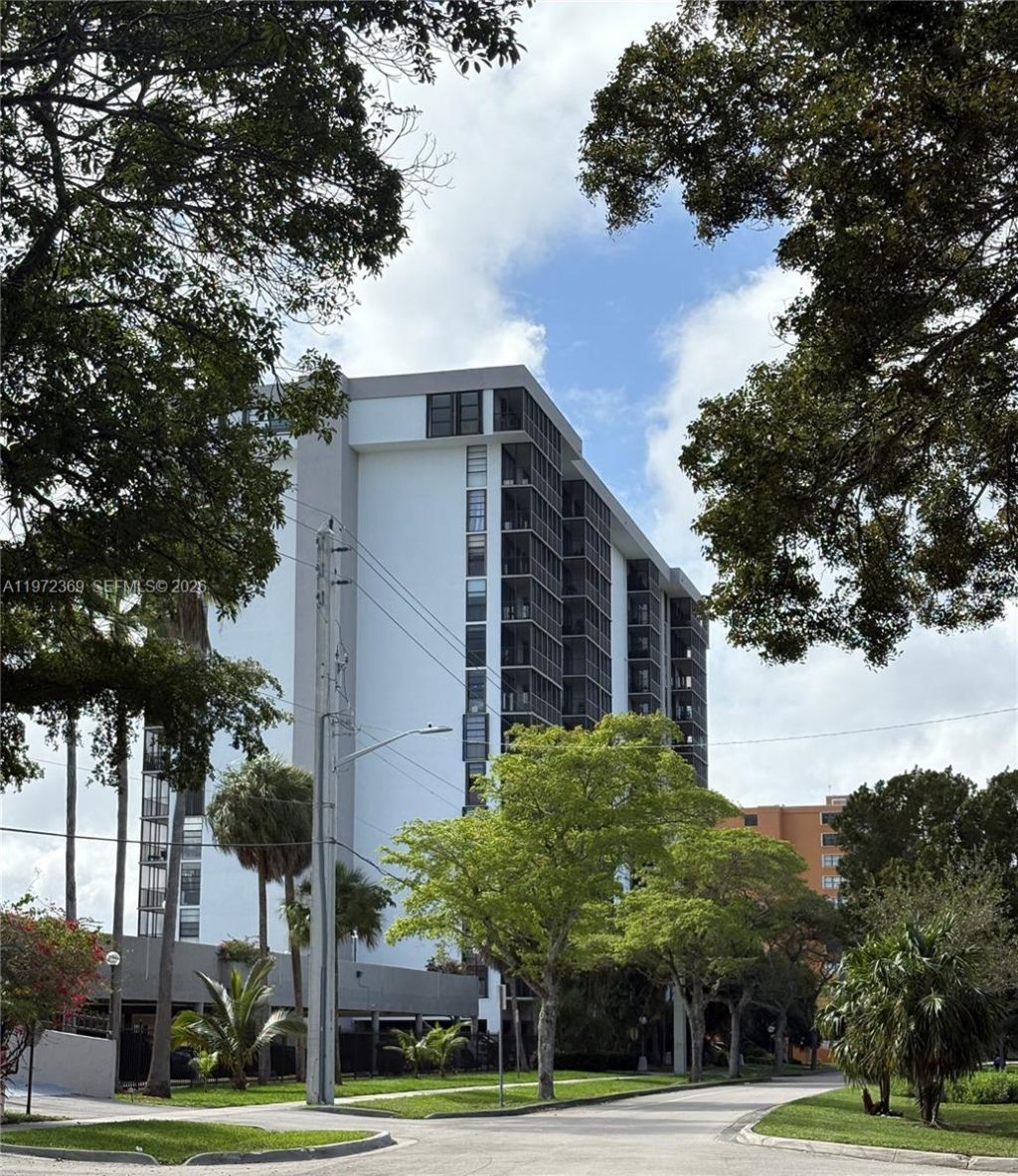 2500 NE 135 , Unit 502, North Miami, FL 33181 Photo