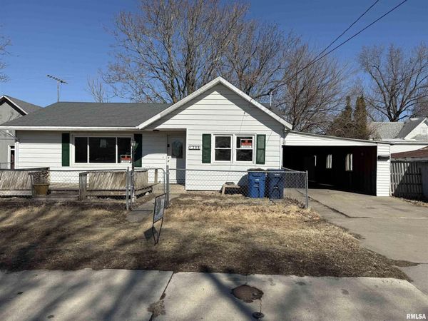 208 W 10TH Avenue, Monmouth, IL 61462