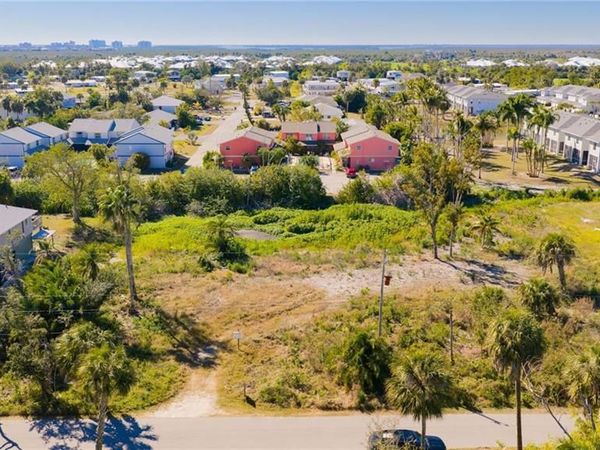 16560 Wisteria DR, FORT MYERS, FL 33908