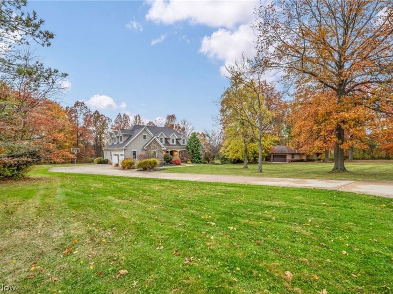 8933 Mountain View Drive, Mentor, OH 44060 Photo 4