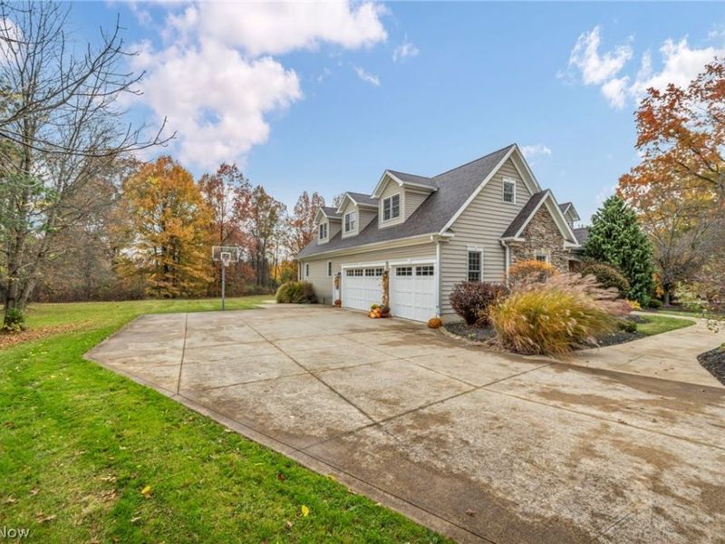 8933 Mountain View Drive, Mentor, OH 44060 Photo 8