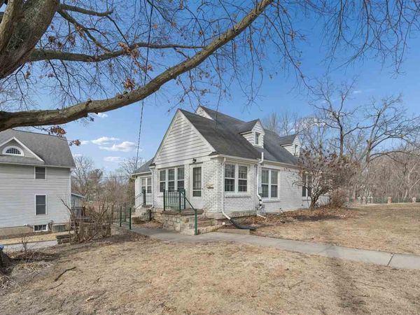 841-843 S Summit, Iowa City, IA 52245