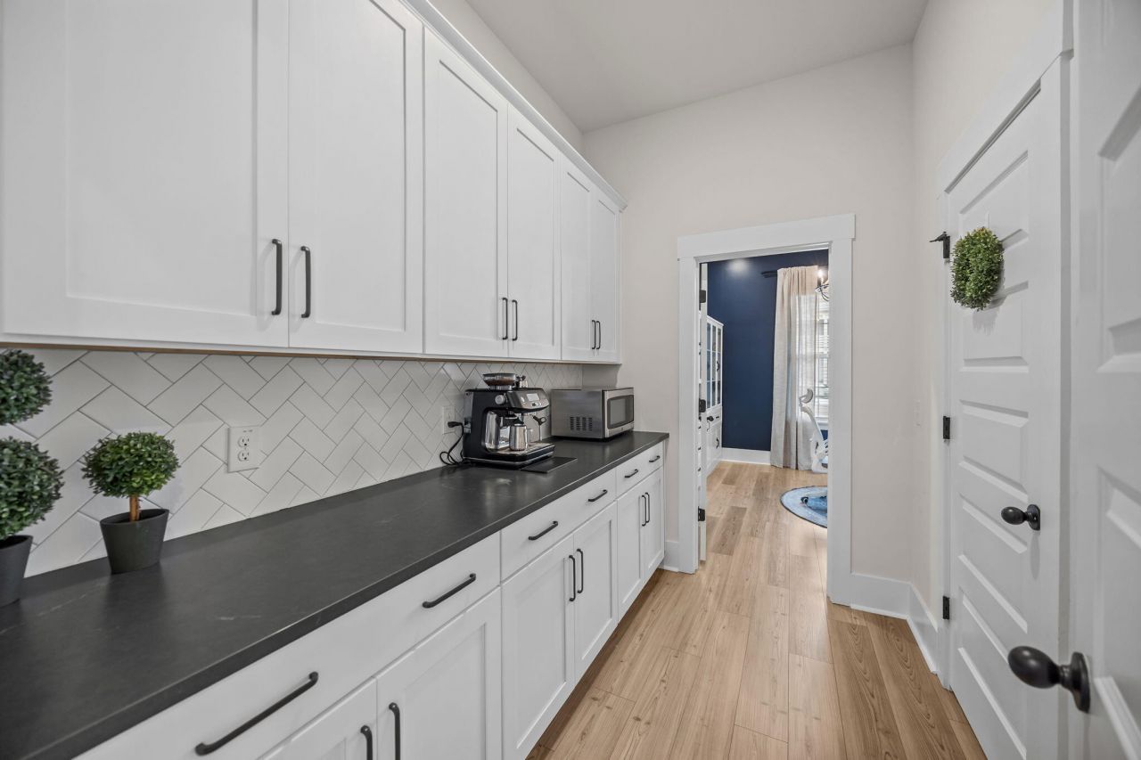 643 Blueway Avenue Photo 19