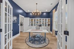 643 Blueway Avenue photo 4