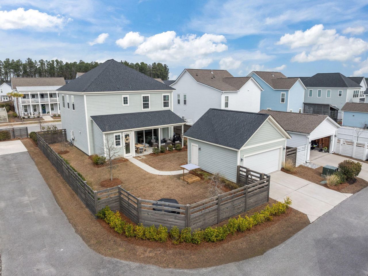 643 Blueway Avenue Photo 8