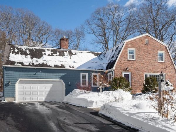 34 Clover Hill Drive, Chelmsford, MA 01824