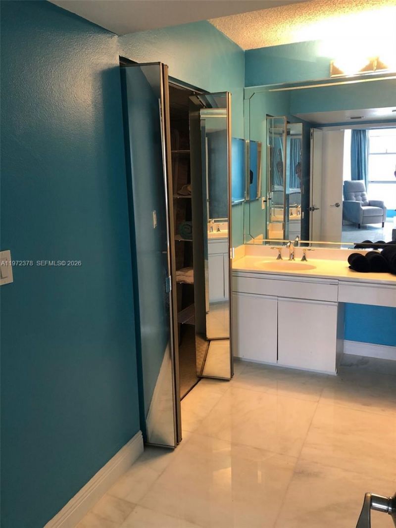 3600 Mystic Pointe Dr , Unit 815, Aventura, FL 33180 Photo