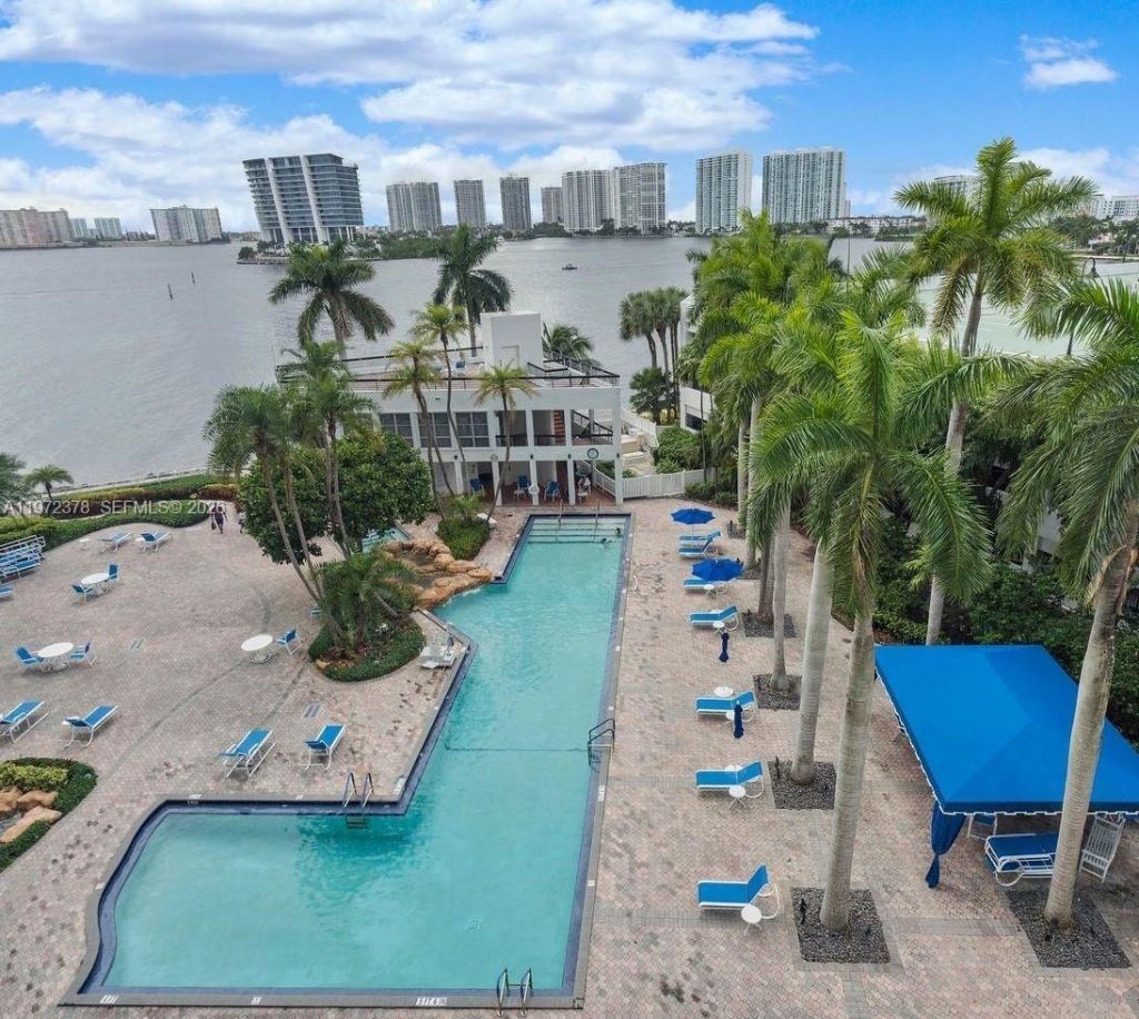 3600 Mystic Pointe Dr , Unit 815, Aventura, FL 33180 Photo