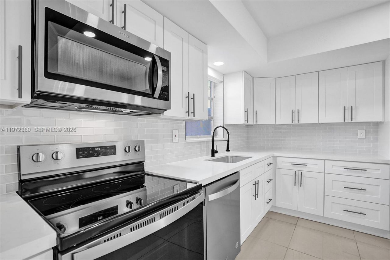 8521 Pasadena Blvd, Pembroke Pines, FL 33024 Photo