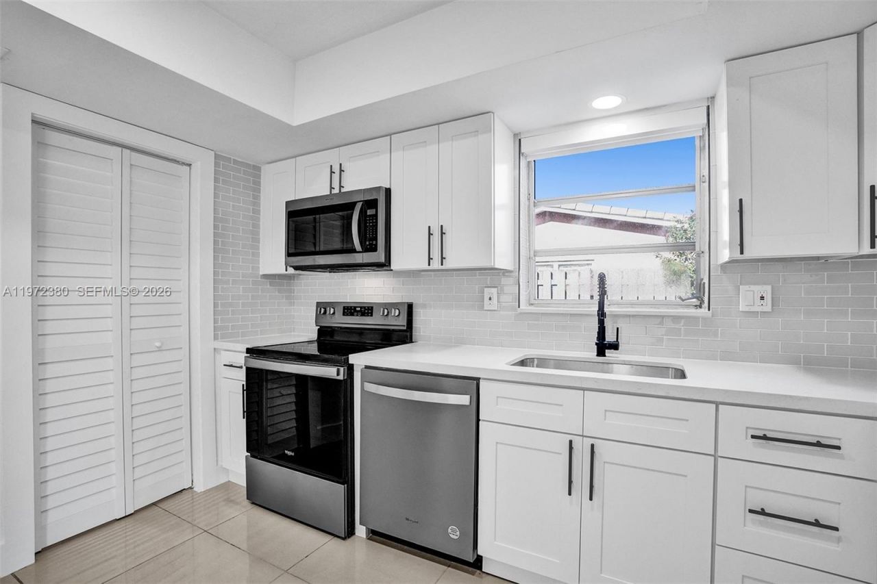 8521 Pasadena Blvd, Pembroke Pines, FL 33024 Photo