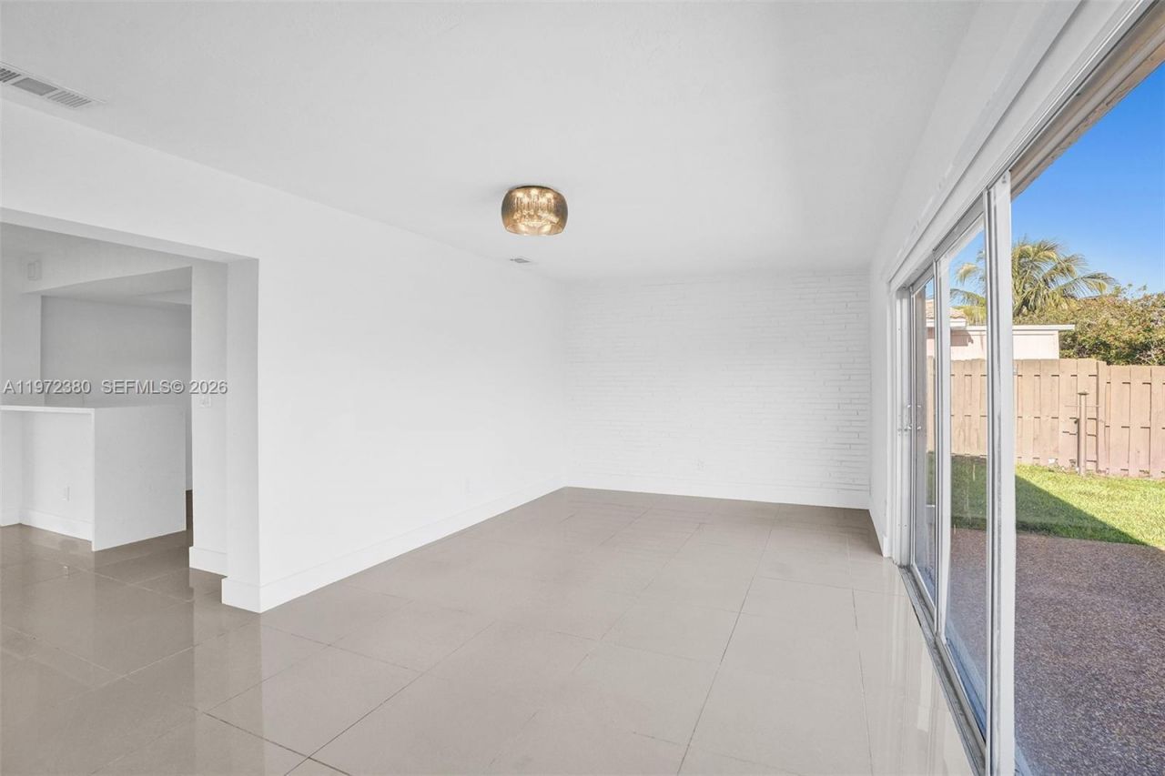 8521 Pasadena Blvd, Pembroke Pines, FL 33024 Photo