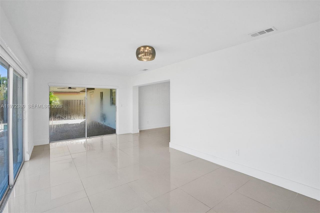 8521 Pasadena Blvd, Pembroke Pines, FL 33024 Photo