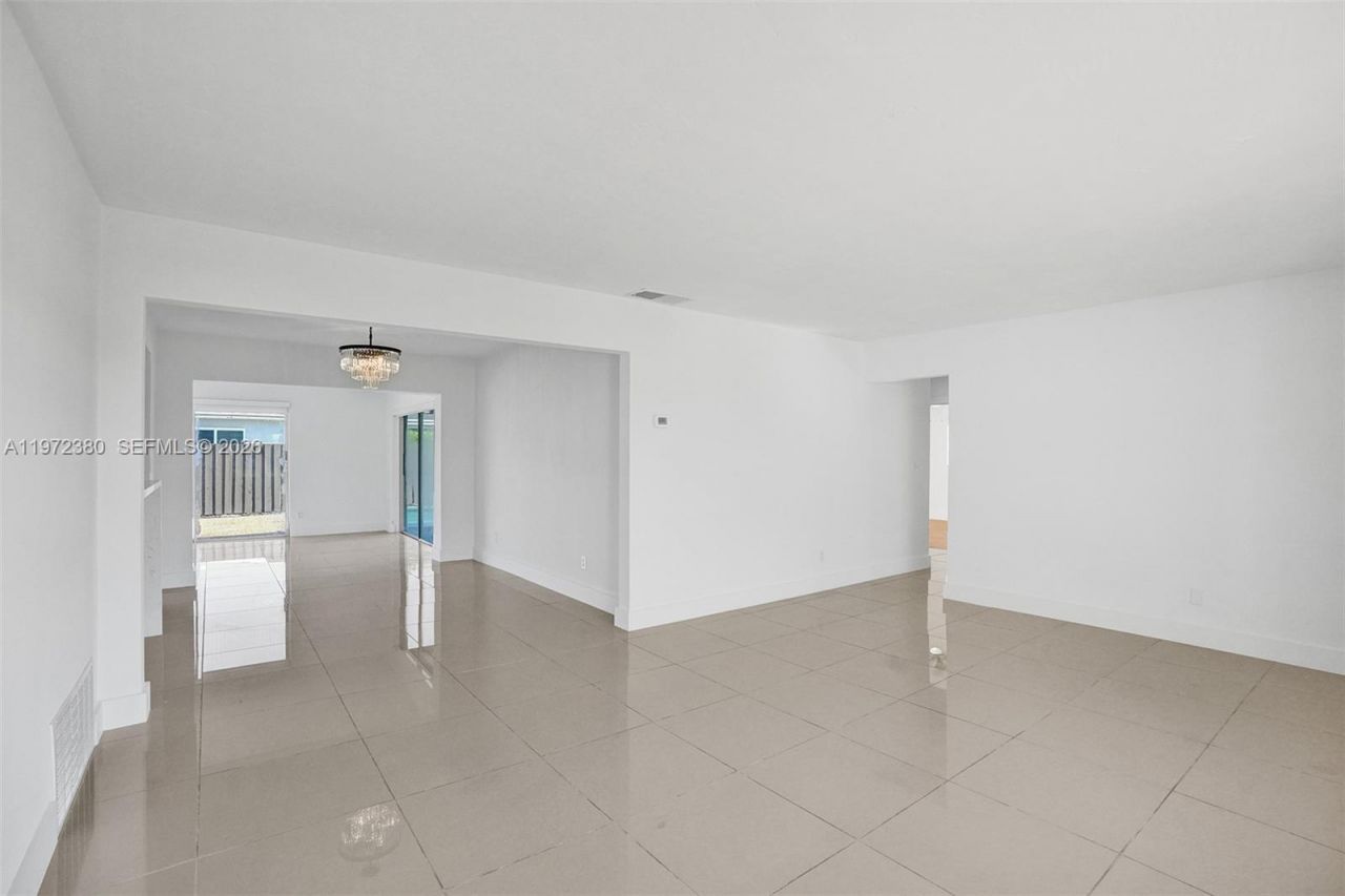 8521 Pasadena Blvd, Pembroke Pines, FL 33024 Photo