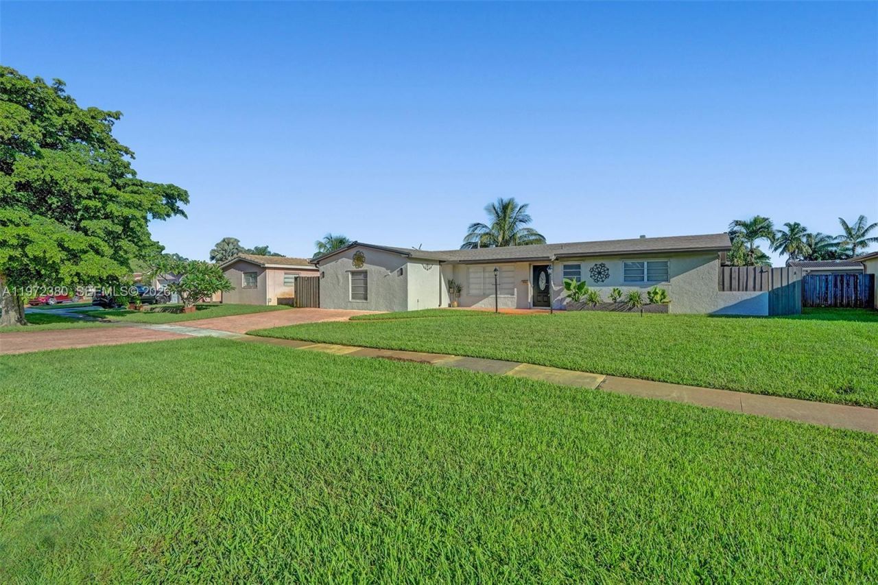 8521 Pasadena Blvd, Pembroke Pines, FL 33024 Photo