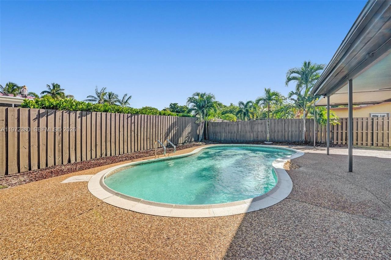 8521 Pasadena Blvd, Pembroke Pines, FL 33024 Photo