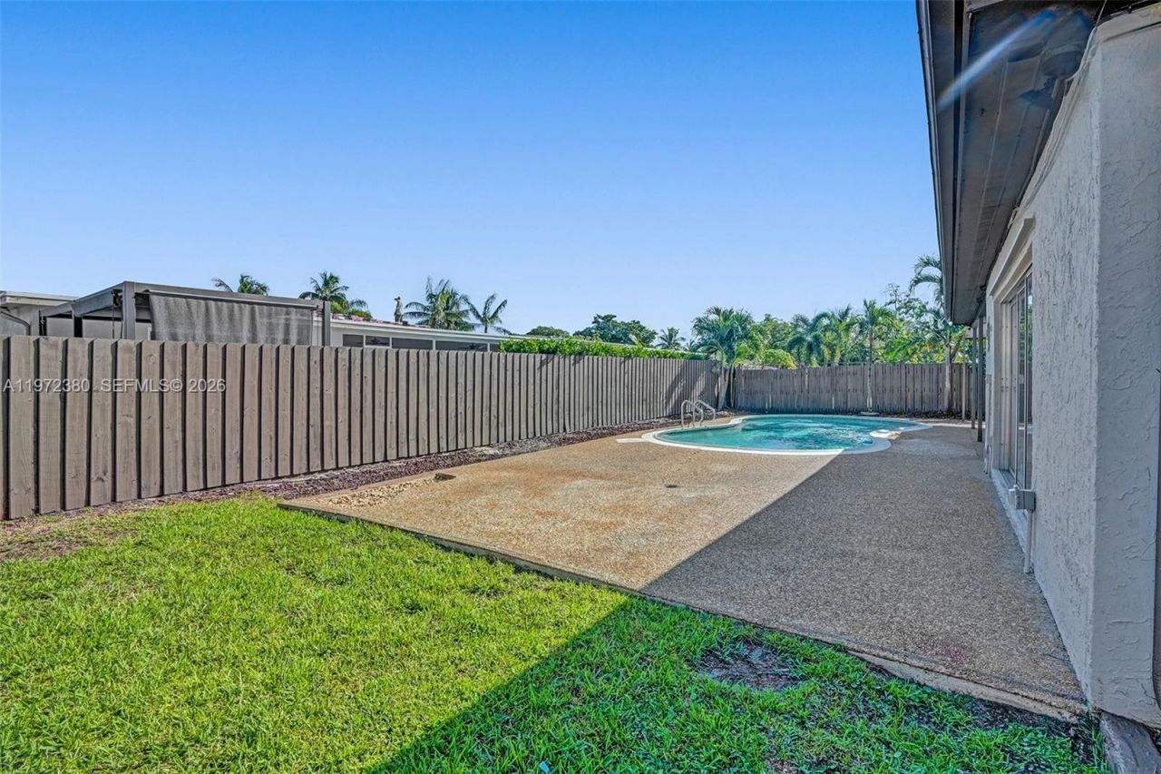 8521 Pasadena Blvd, Pembroke Pines, FL 33024 Photo