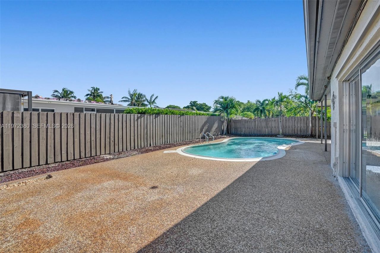 8521 Pasadena Blvd, Pembroke Pines, FL 33024 Photo