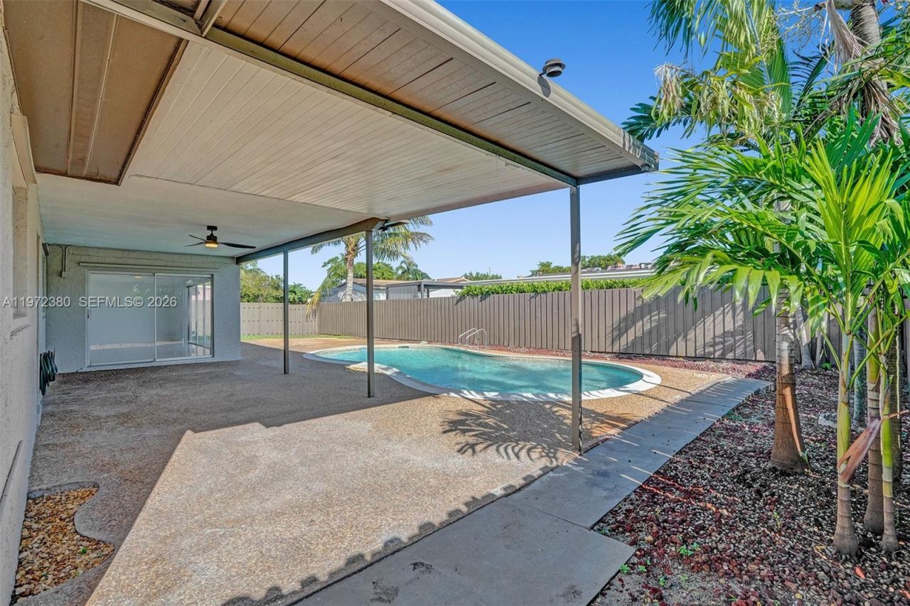 8521 Pasadena Blvd, Pembroke Pines, FL 33024 Photo