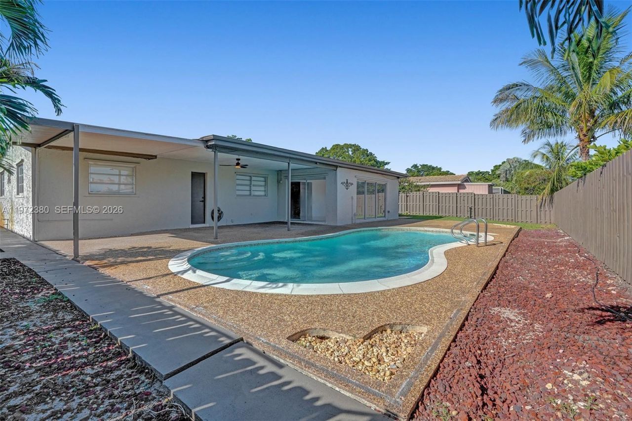 8521 Pasadena Blvd, Pembroke Pines, FL 33024 Photo