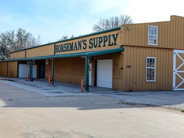 2020 FORT WORTH Highway, Weatherford, TX 76086