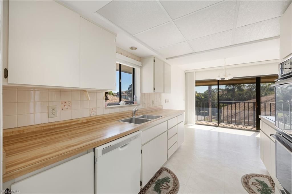 517 Lake Louise Cir, Unit 201, Naples, FL 34110 Photo