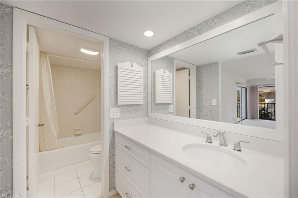 517 Lake Louise Cir, Unit 201, Naples, FL 34110 Photo