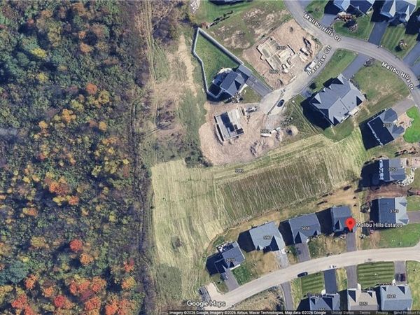 5985 Paradise Circle, Syracuse, NY 13209