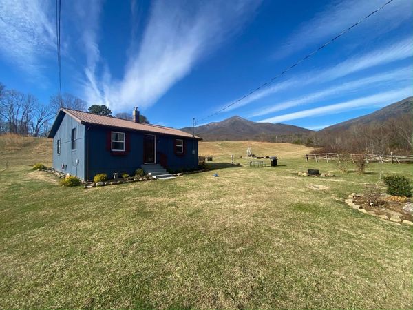 7392 Peaks RD , Bedford, VA 24523