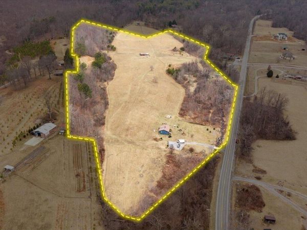 7392 Peaks RD, Bedford, VA 24523