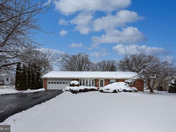 811 W MAIN STREET, NEW HOLLAND, PA 17557