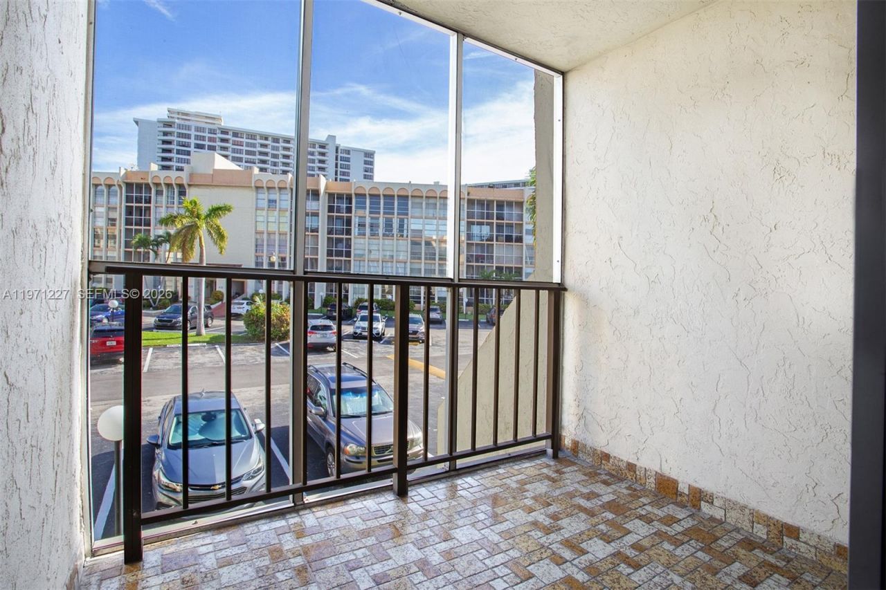 601 Three Islands Blvd , Unit 217, Hallandale Beach, FL 33009 Photo