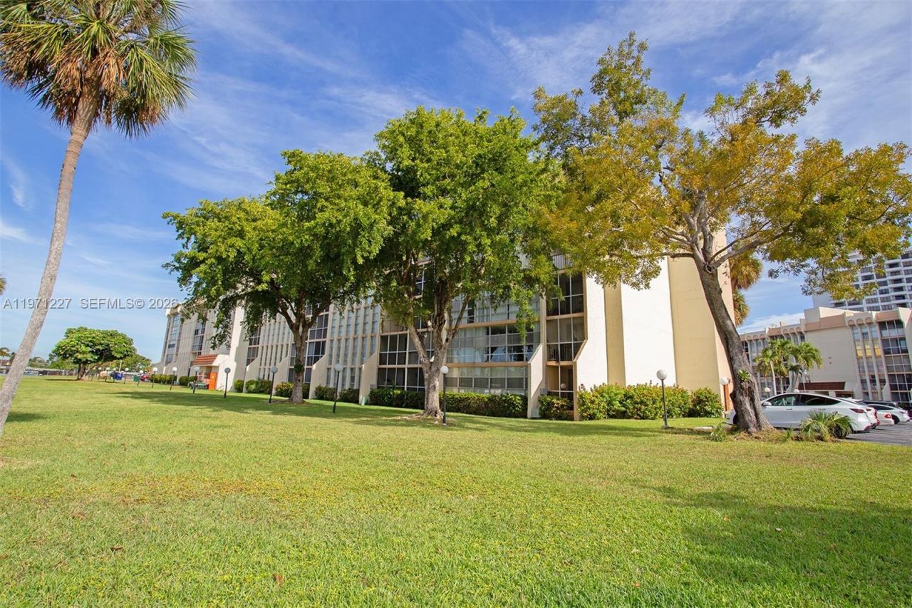 601 Three Islands Blvd , Unit 217, Hallandale Beach, FL 33009 Photo