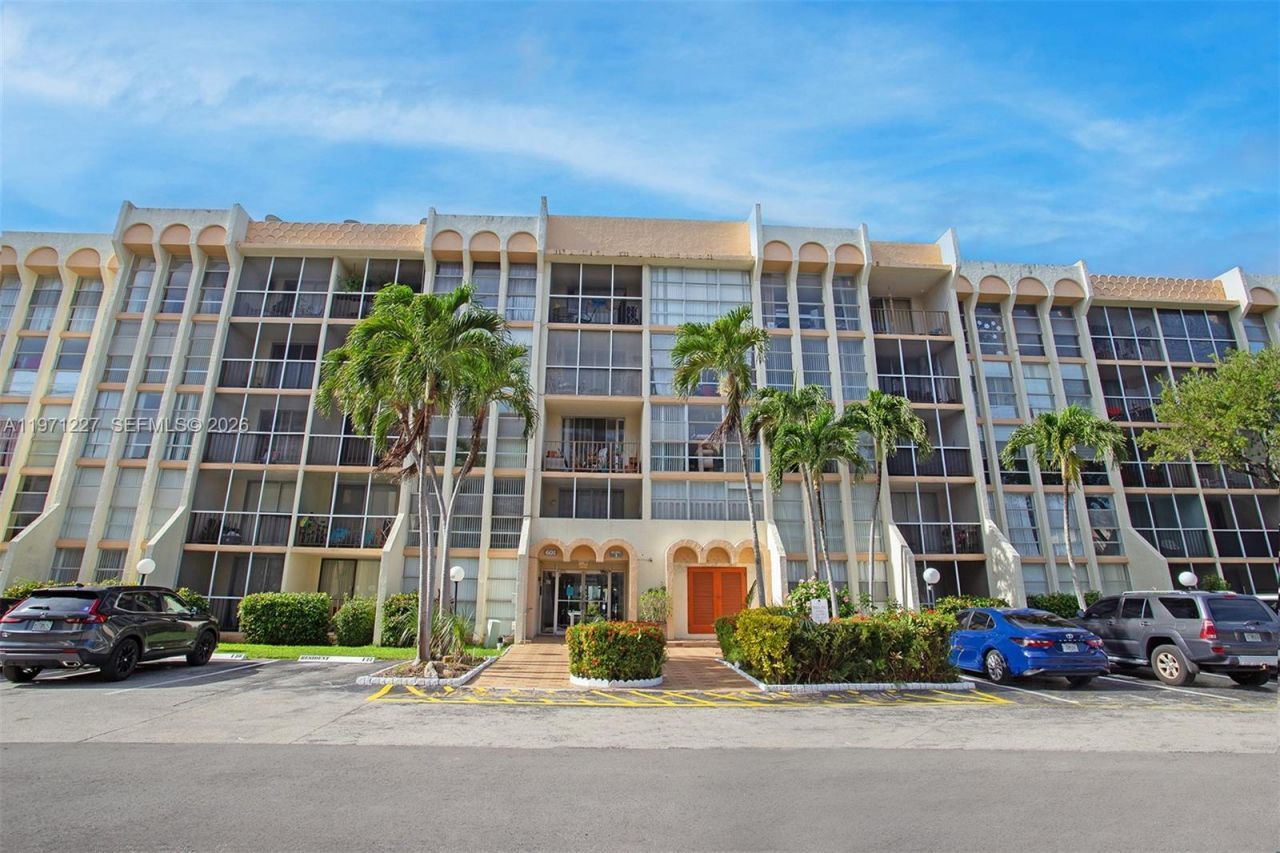 601 Three Islands Blvd , Unit 217, Hallandale Beach, FL 33009 Photo