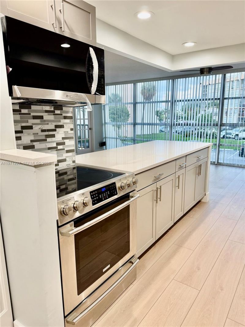 601 Three Islands Blvd , Unit 217, Hallandale Beach, FL 33009 Photo