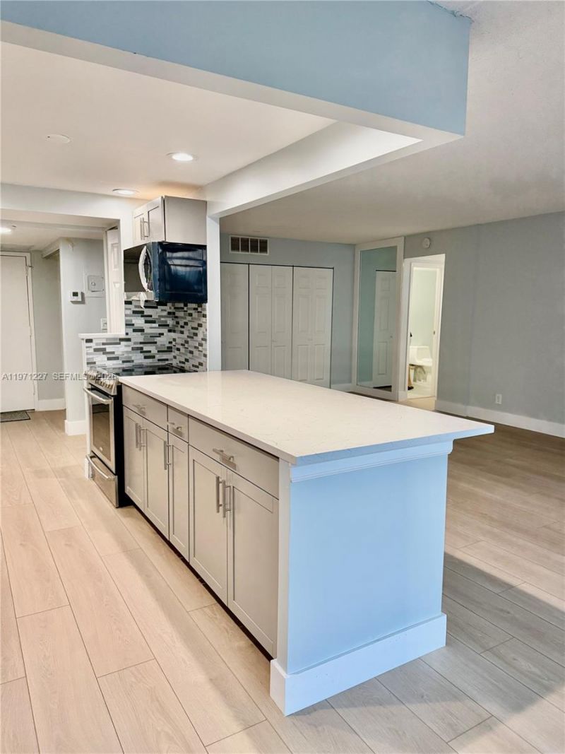 601 Three Islands Blvd , Unit 217, Hallandale Beach, FL 33009 Photo