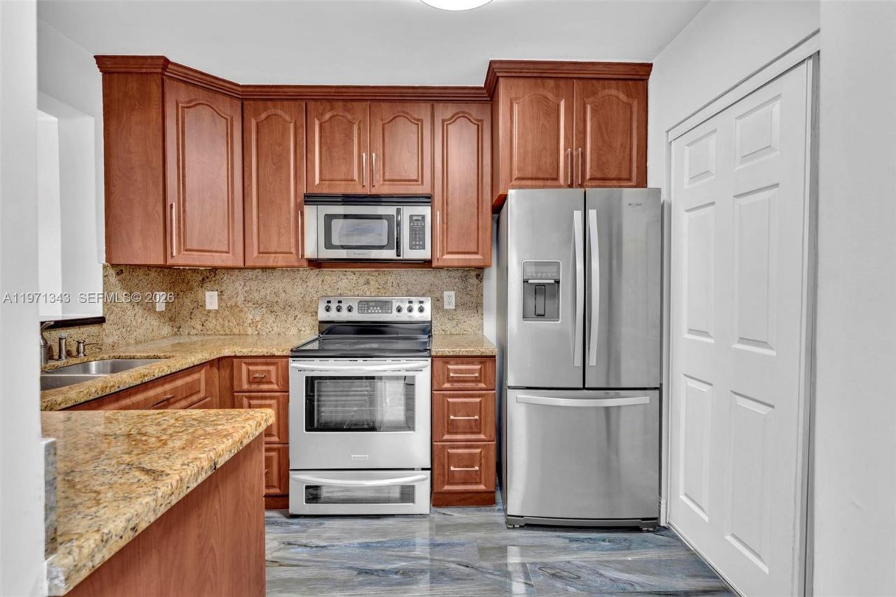 8900 Collins Ave , Unit 304, Surfside, FL 33154 Photo