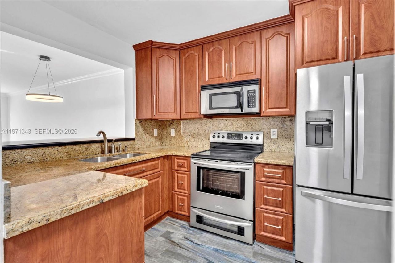 8900 Collins Ave , Unit 304, Surfside, FL 33154 Photo