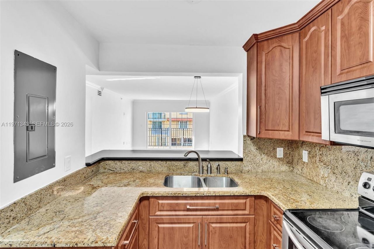 8900 Collins Ave , Unit 304, Surfside, FL 33154 Photo