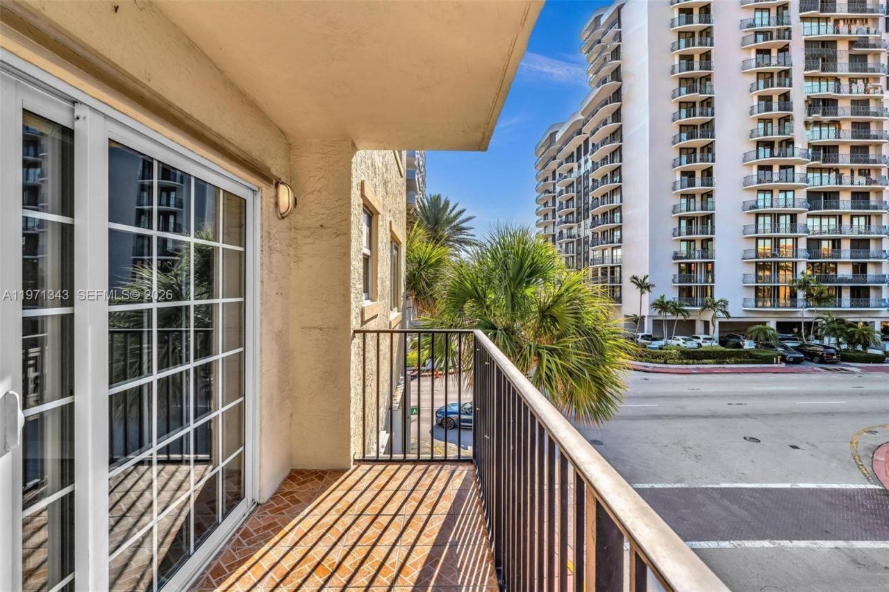 8900 Collins Ave , Unit 304, Surfside, FL 33154 Photo