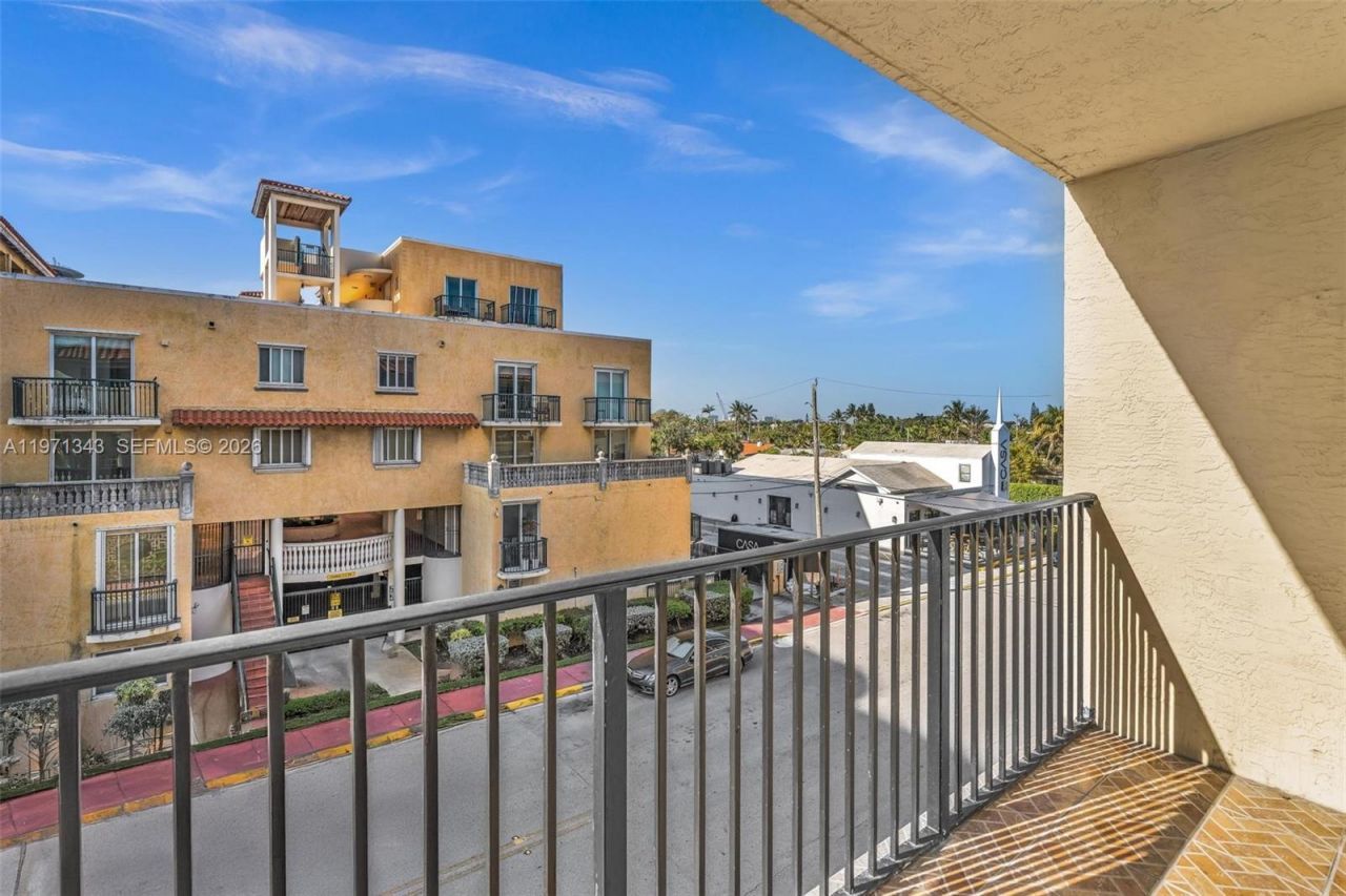 8900 Collins Ave , Unit 304, Surfside, FL 33154 Photo