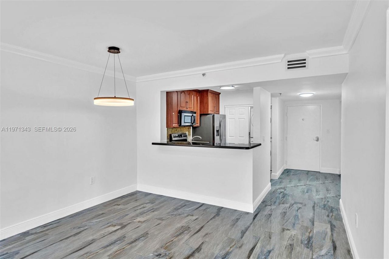 8900 Collins Ave , Unit 304, Surfside, FL 33154 Photo