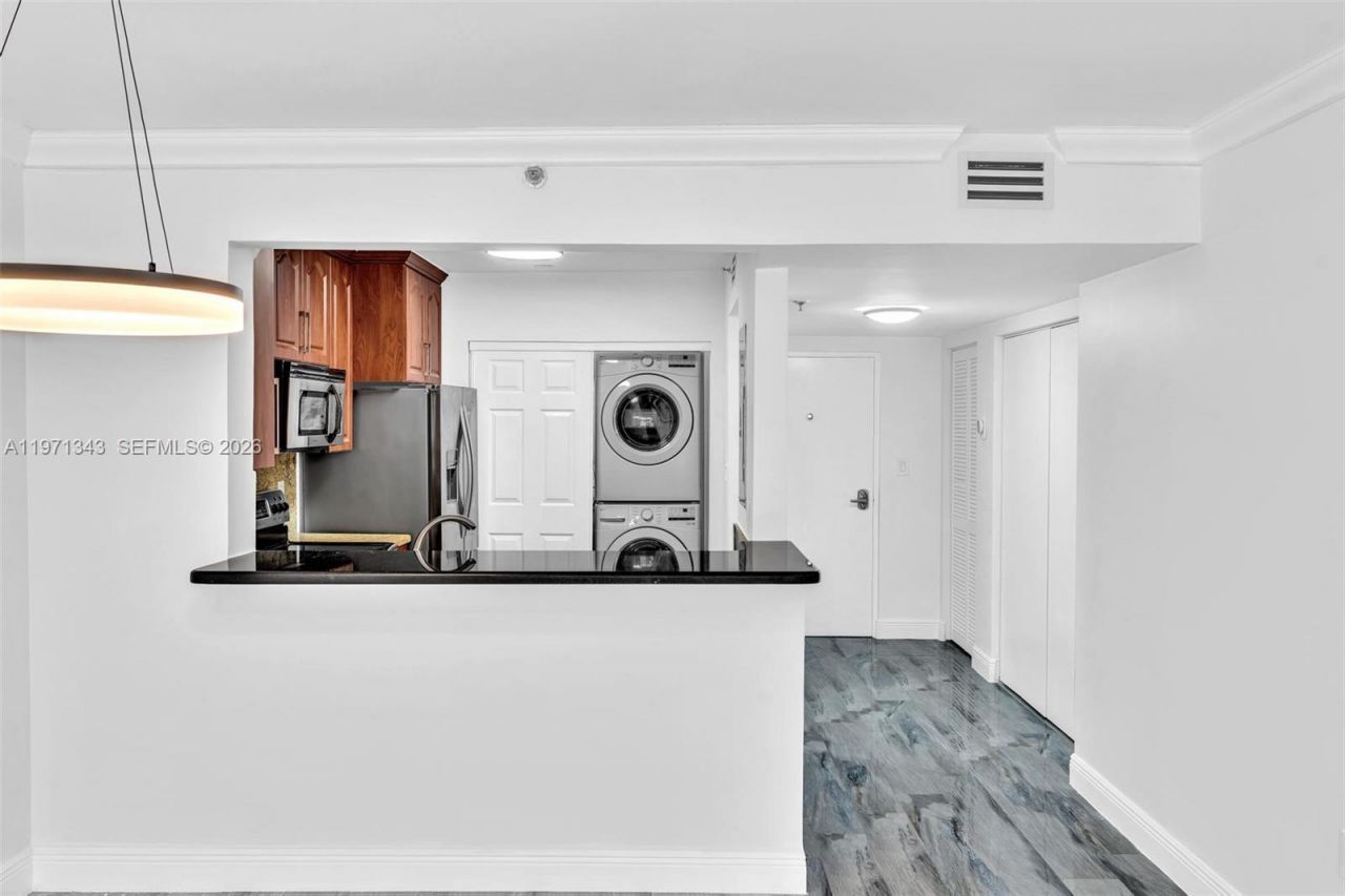 8900 Collins Ave , Unit 304, Surfside, FL 33154 Photo