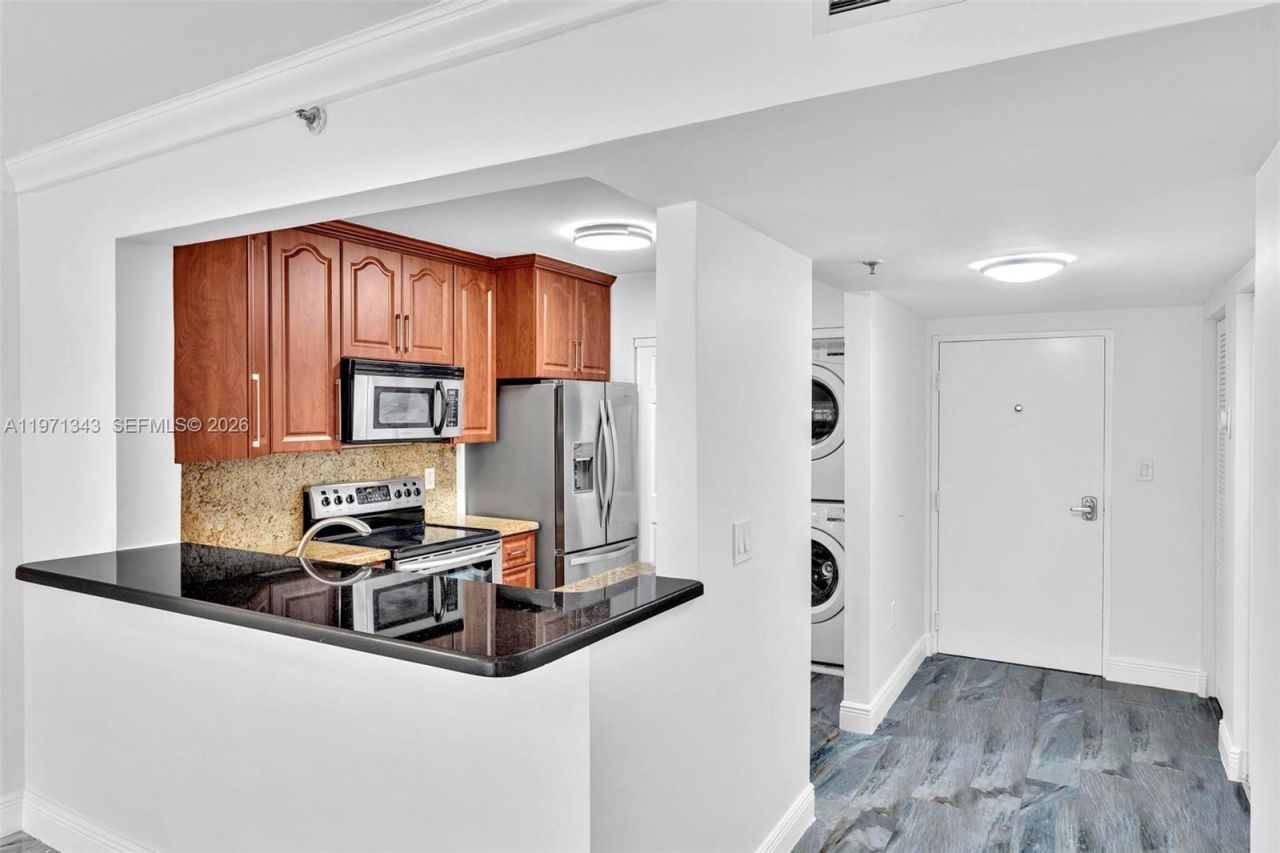 8900 Collins Ave , Unit 304, Surfside, FL 33154 Photo