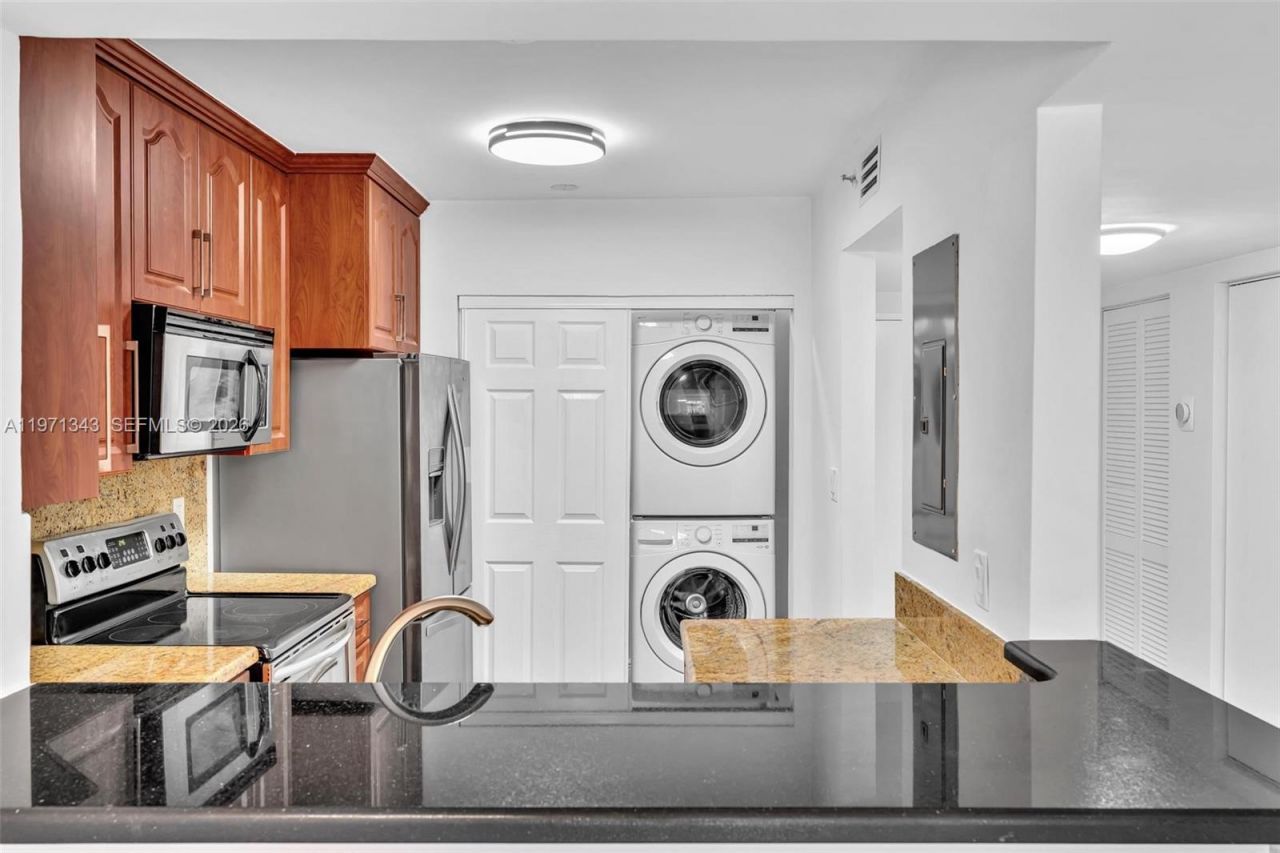 8900 Collins Ave , Unit 304, Surfside, FL 33154 Photo