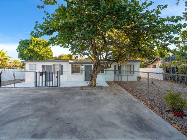 1064 NW 103rd St, Miami, FL 33150
