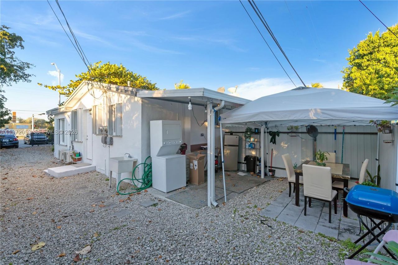 1064 NW 103rd St, Miami, FL 33150 Photo