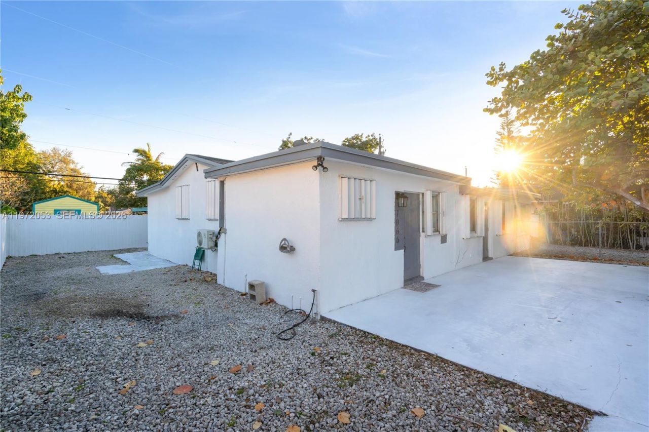 1064 NW 103rd St, Miami, FL 33150 Photo