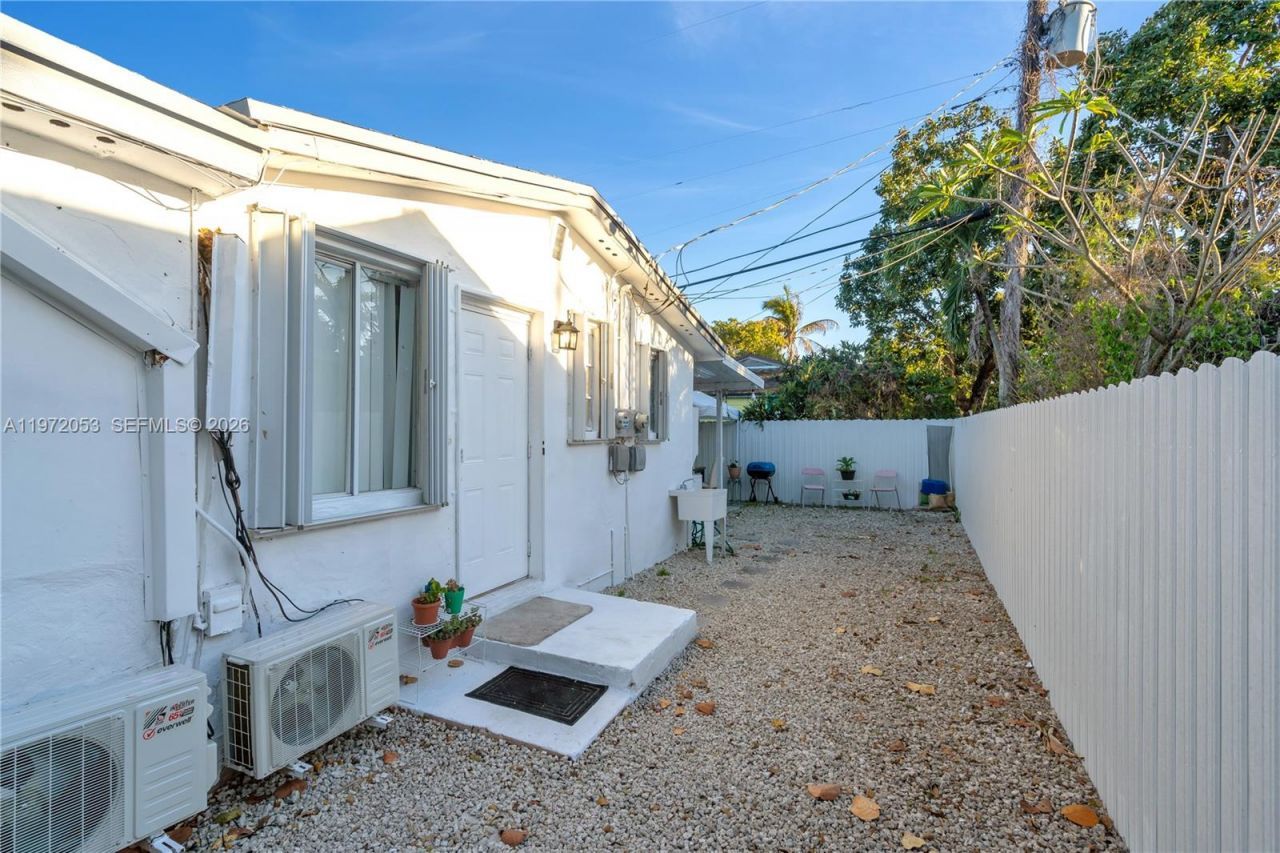 1064 NW 103rd St, Miami, FL 33150 Photo