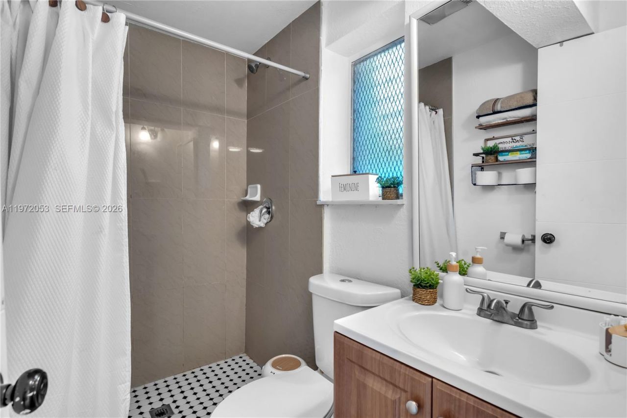 1064 NW 103rd St, Miami, FL 33150 Photo