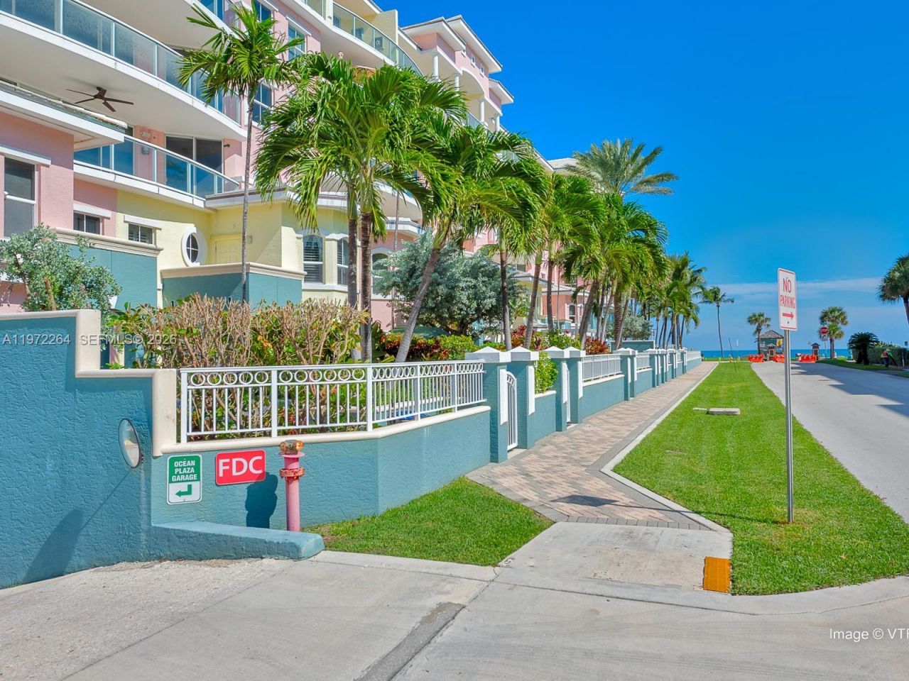 2051 SE 3rd St, Unit TH11, Deerfield Beach, FL 33441 Photo